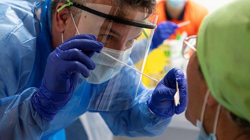 El 'mercado persa' de los MIR: las autonomías se disputan a los médicos residentes