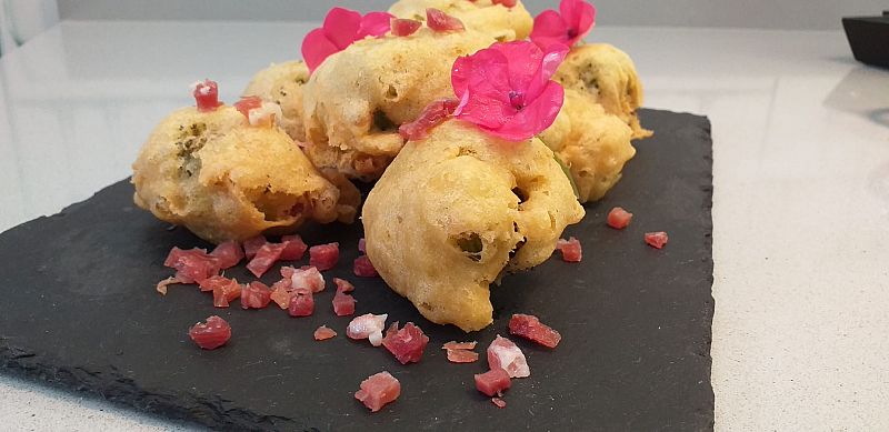 Buñuelos de brócoli con curry y jamón