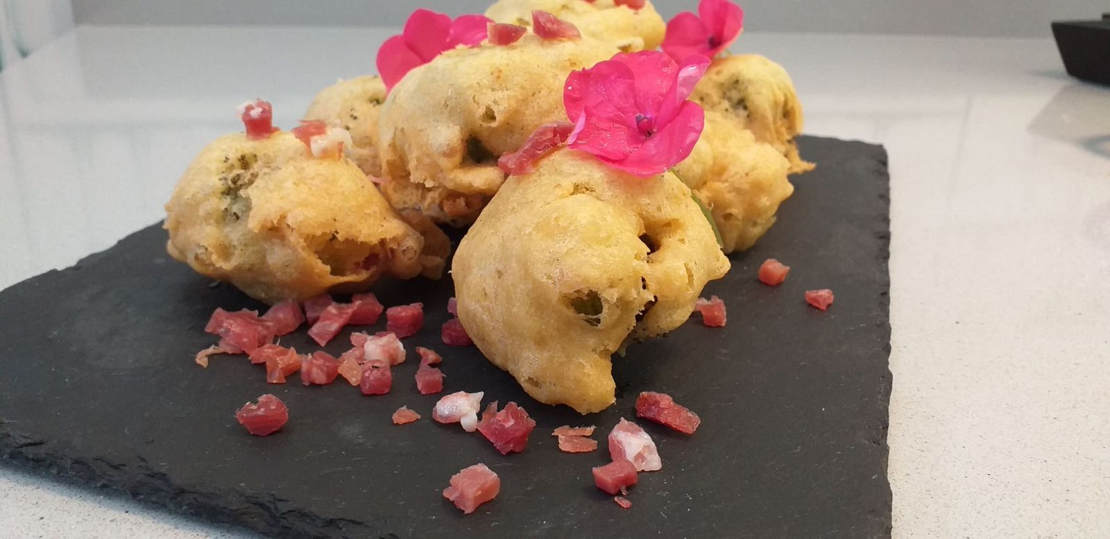 Receta de buñuelos de brócoli con curry y jamón - España Directo | Ver