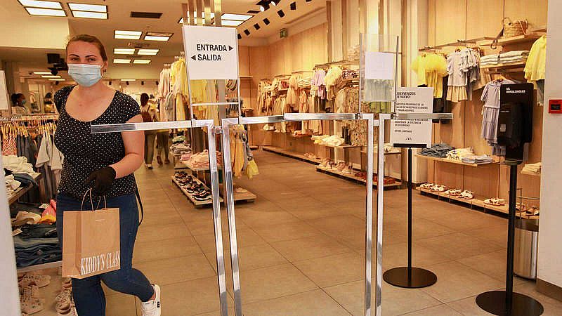 Comercio matiza a Sanidad y permite las rebajas en las tiendas evitando las aglomeraciones