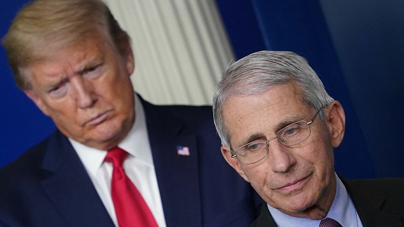 Trump critica las advertencias de Fauci e insiste en reabrir los colegios