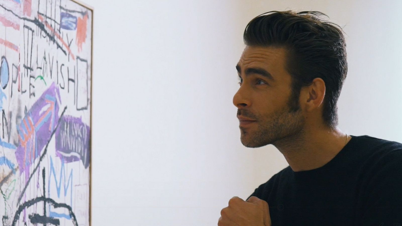 Jon Kortajarena con El hombre de Nápoles (1982) de Jean-Michel Basquiat.