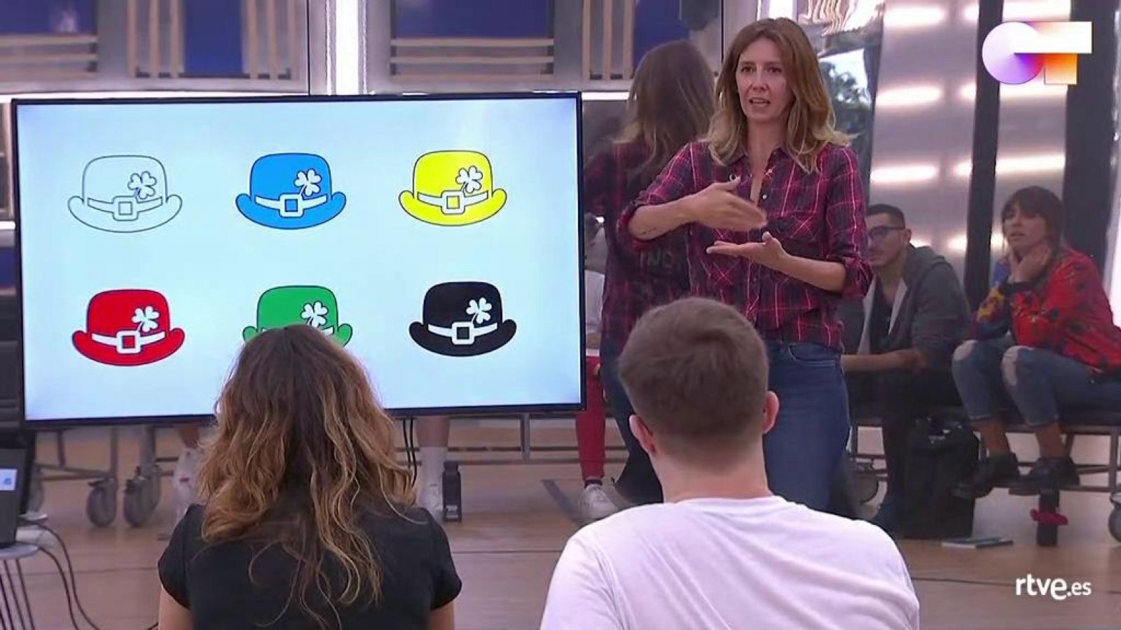 Andrea Vilallonga les ha dado una clase a los nueve concursantes que quedan en OT 2020 de cómo tomar decisiones en grupo, entre todos; cómo ponerse de acuerdo y llegar a un objetivo común.