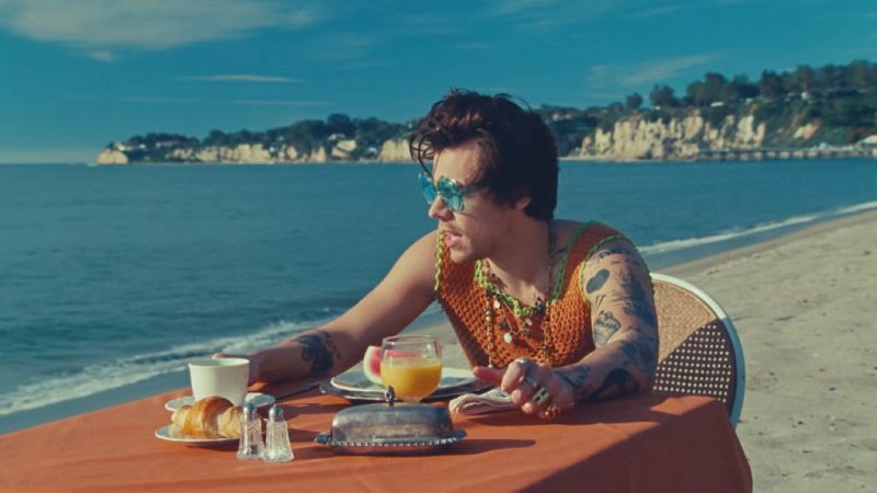 Harry Styles arrasa con "Watermelon Sugar": "Este vídeo está dedicado al contacto físico"