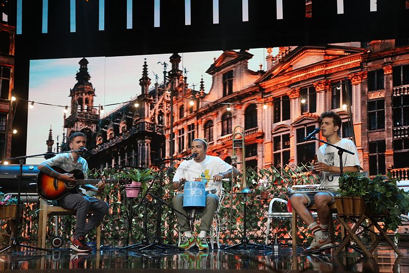 Stay Homas se estrenan fuera de su terraza de confinamiento y visitan el plató de Operación Triunfo