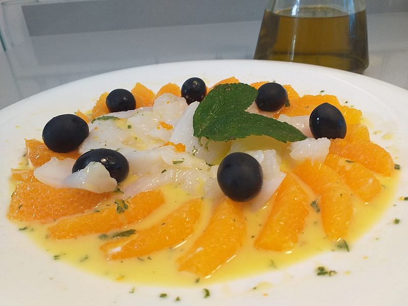 Ensalada de naranja y bacalao con vinagreta de menta