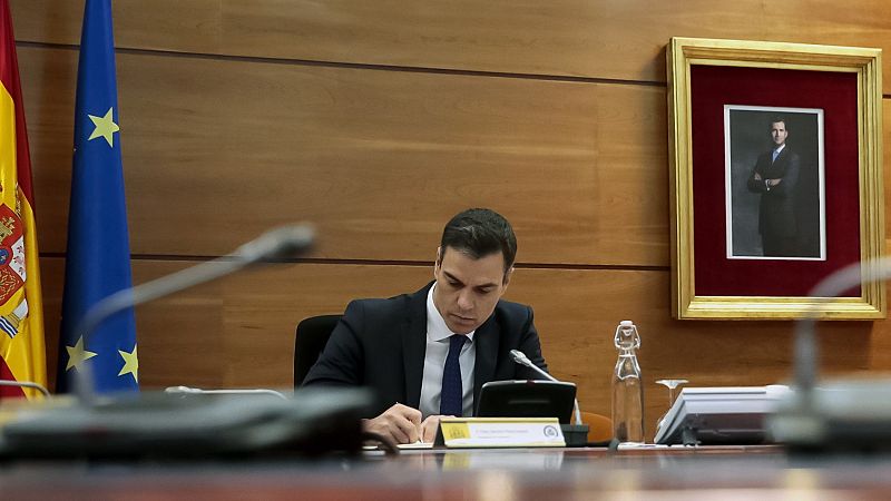 Sánchez llama a patronal y sindicatos para reconducir el diálogo tras la ruptura por el pacto con Bildu