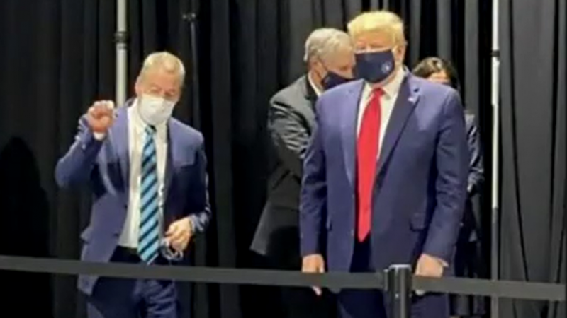 Trump evita llevar la mascarilla en público: "No voy a dar ese placer la prensa"