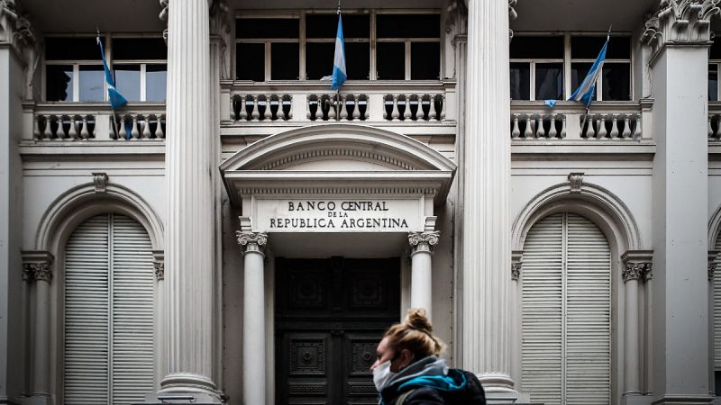 Argentina entra en cese de pagos selectivo mientras acelera la negociación para reestructurar su deuda externa