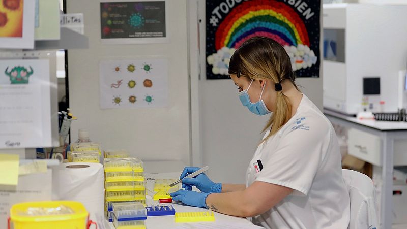 Laboratorios, una pieza clave en la desescalada: "Incrementar las PCR es la forma más rápida de progresar"