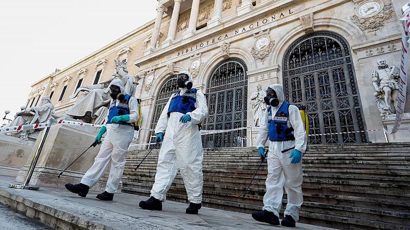 Trabajos de verano en tiempos de coronavirus: del socorrista y camarero al técnico de desinfección y auxiliar de playas