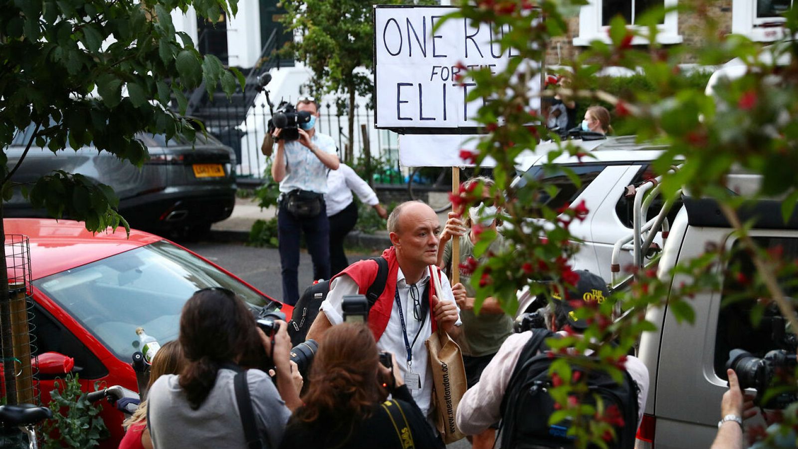 Boris Johnson vuelve a respaldar a Cummings y rechaza abrir una investigación por saltarse el confinamiento - RTVE.es - Telediario 1 | Ver