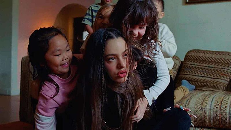 Rosalía y Travis Scott publican TKN, la colaboración más esperada del momento