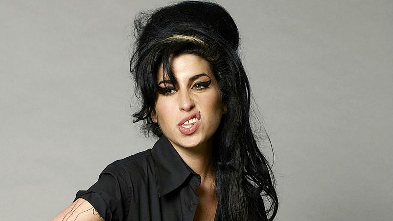 El padre de Amy Winehouse confirma que el biopic sobre su hija se estrenará en dos años