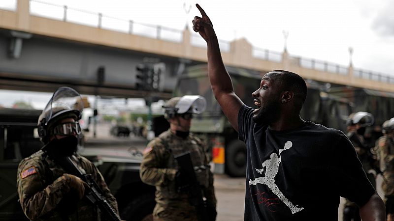 Acusan de asesinato en tercer grado al policía responsable de la muerte del afroamericano George Floyd en Minneapolis