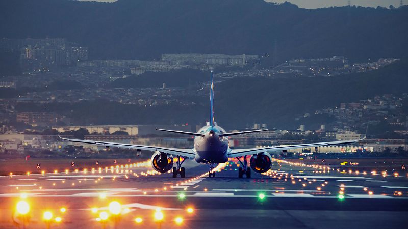 Consumo llevará a los tribunales a 17 aerolíneas por no informar sobre los reembolsos ante la cancelación de vuelos