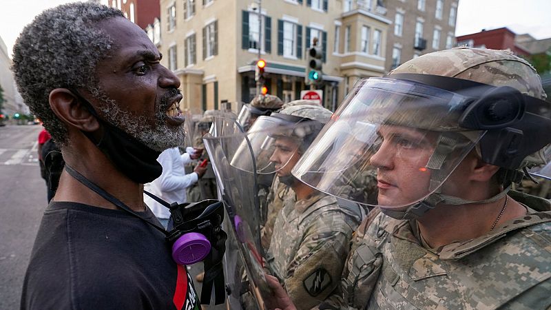 El jefe del Pentágono se desmarca del despliegue militar ante las protestas y su predecesor se suma a las críticas a Trump