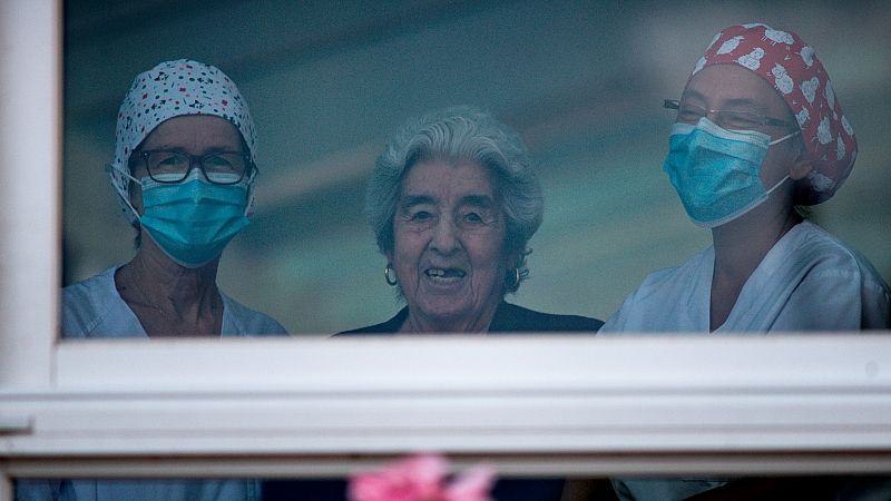 Madrid envió "por error" un borrador de protocolo que desaconsejaba derivar ancianos de residencias a hospitales