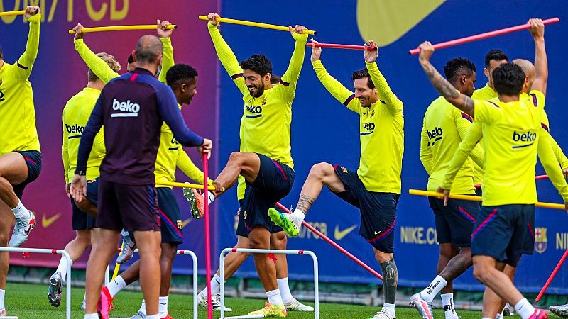 Messi vuelve a entrenarse con el grupo a cinco días del reinicio de la liga