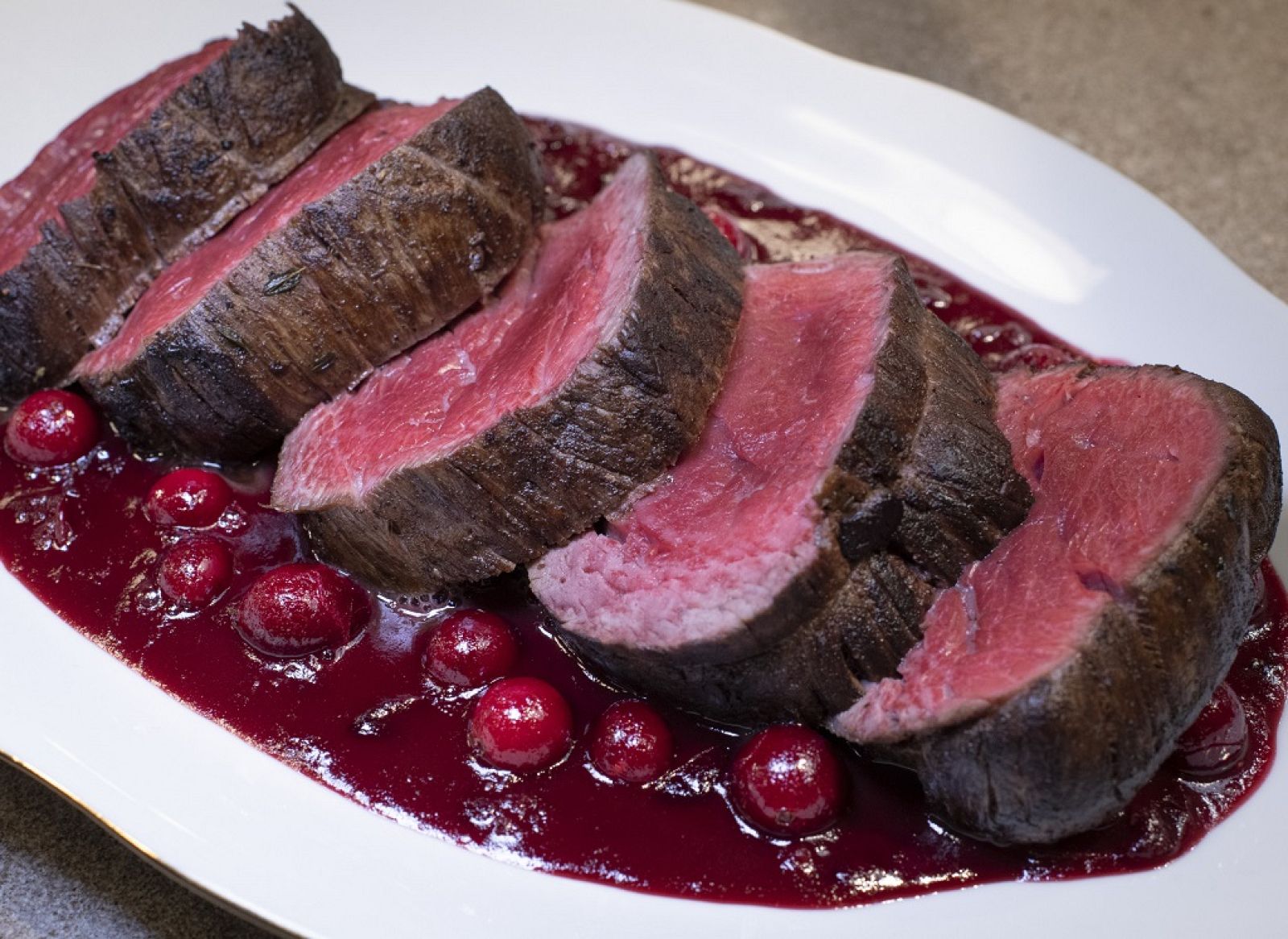 "Solomillo al horno con salsa de vino tinto" de Dani García | Ver