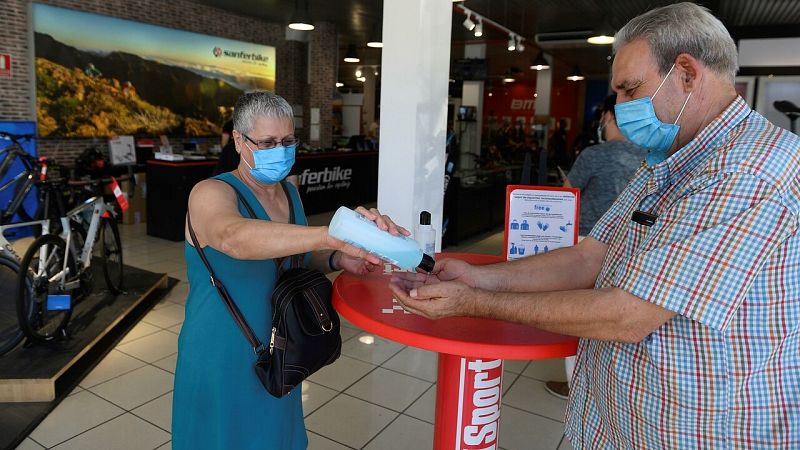 La nueva normalidad durará hasta que haya una "terapia eficaz": multas por no llevar mascarillas y distancia física