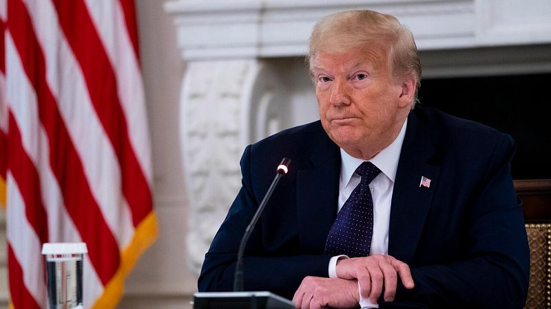 Trump insinúa sin pruebas que el empujón de la policía al anciano en Buffalo podría ser un montaje