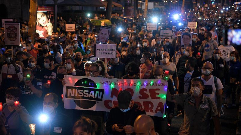 Más de un millar de trabajadores vuelve a manifestarse por las calles de Barcelona contra el cierre de Nissan