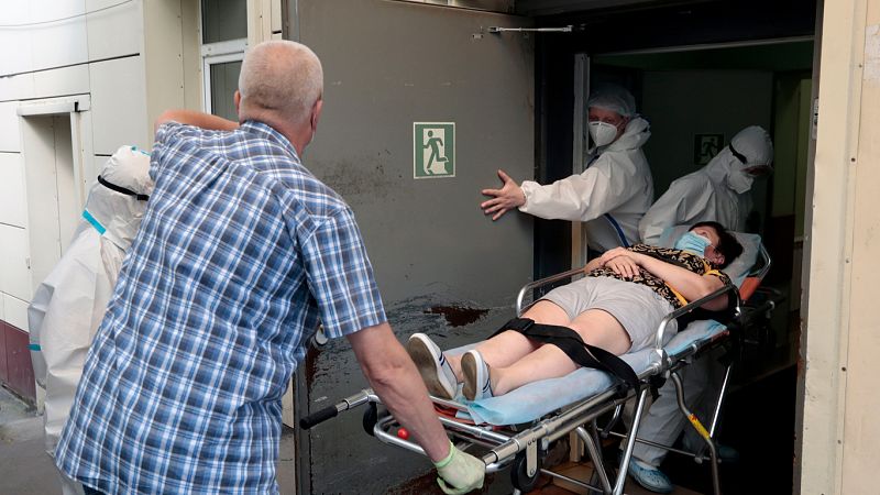 La OMS advierte a Rusia de que "cuesta entender" sus bajas cifras de muertos con coronavirus