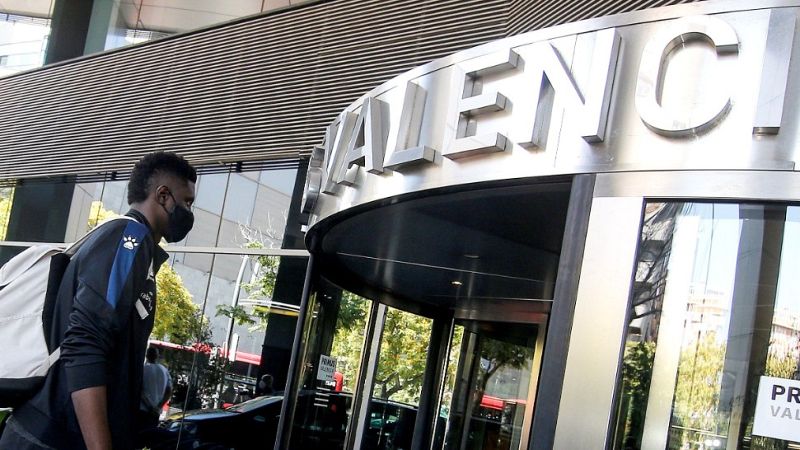 Los 12 equipos de la fase final de la ACB comienzan a llegar a Valencia