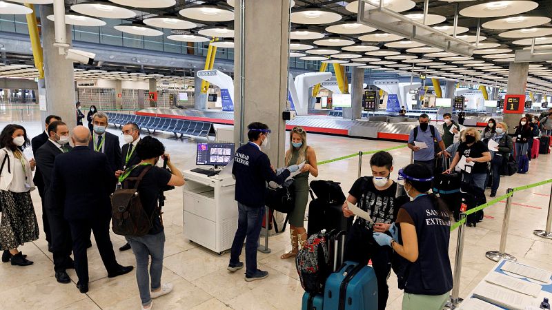 Los aeropuertos de Aena contarán con cámaras para el control de temperatura de pasajeros
