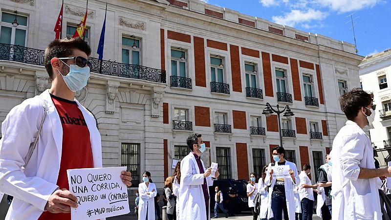 Miles de médicos piden más recursos en sanidad y frenar la precariedad laboral