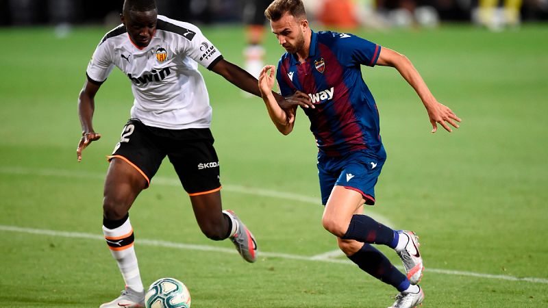 Diakhaby regala un penalti para que el Levante empate 'in extremis' contra el Valencia