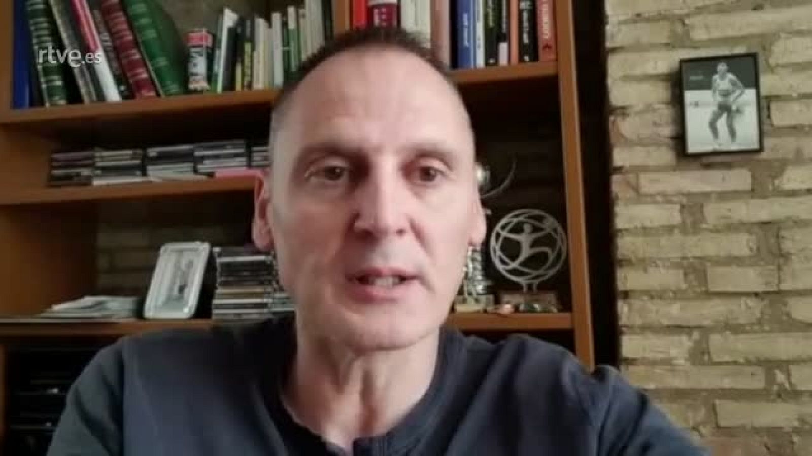 Roberto Íñiguez: "Valoro muchísimo que las dos hermanas hayan hecho un esfuerzo por pertenecer al equipo" | Ver