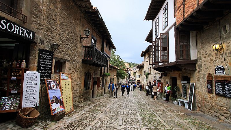 El 'yin y el yang' de los pueblos más turísticos: las ganas de recibir visitas y el "pavor" al rebrote