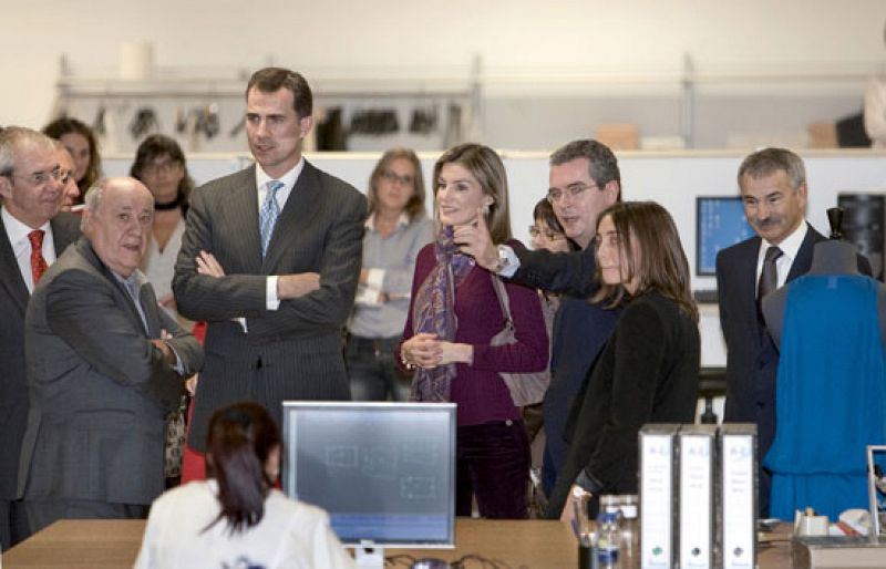 Los Príncipes de Asturias visitan la sede central de la multinacional Inditex en Arteixo