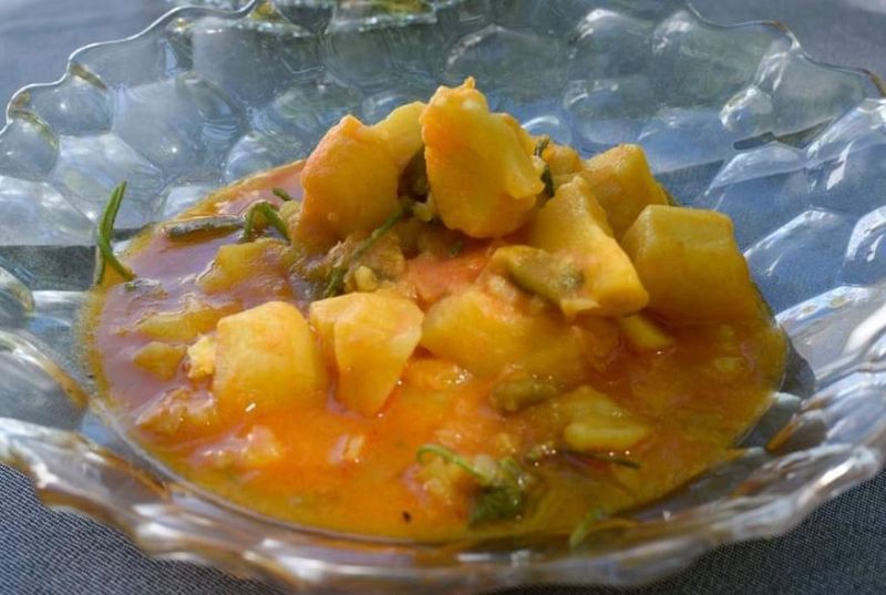 Patatas guisadas con bacalao y ca�amizas