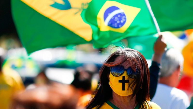 Brasil roza los 980.000 casos de coronavirus y registra 1.238 fallecidos en un día