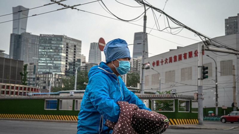 China registra 32 nuevos casos de coronavirus, 25 de ellos en Pekín