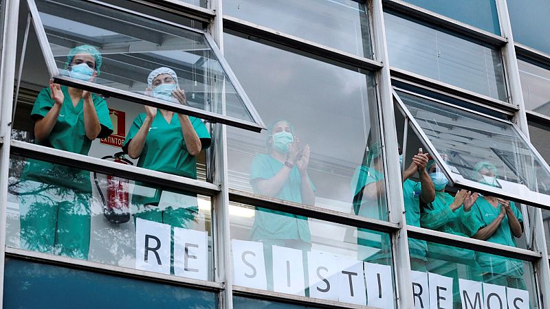 Los sanitarios temen denuncias y estallan contra políticos y medios: "Vamos a pasar de héroes a villanos"