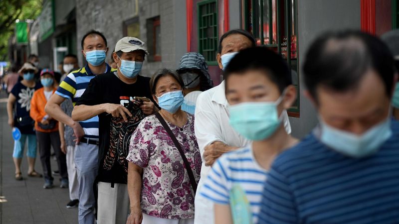 China registra 26 nuevos casos de coronavirus, 22 de ellos en Pekín