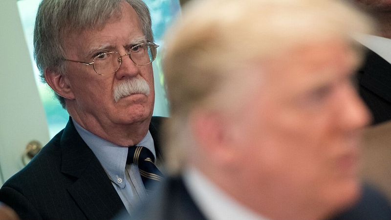 Trump se quejó del gasto militar de España ante el jefe de OTAN, según Bolton