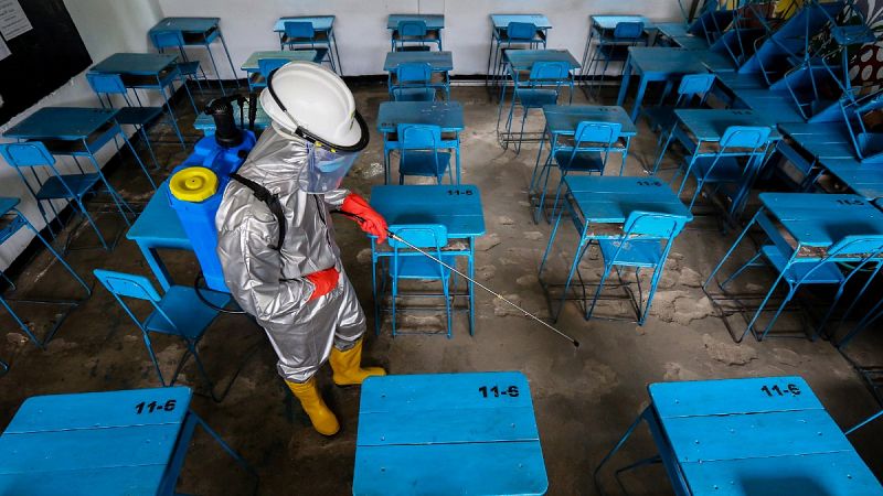 Los estudiantes pobres y las niñas, los más excluidos de la educación durante la pandemia, según la UNESCO