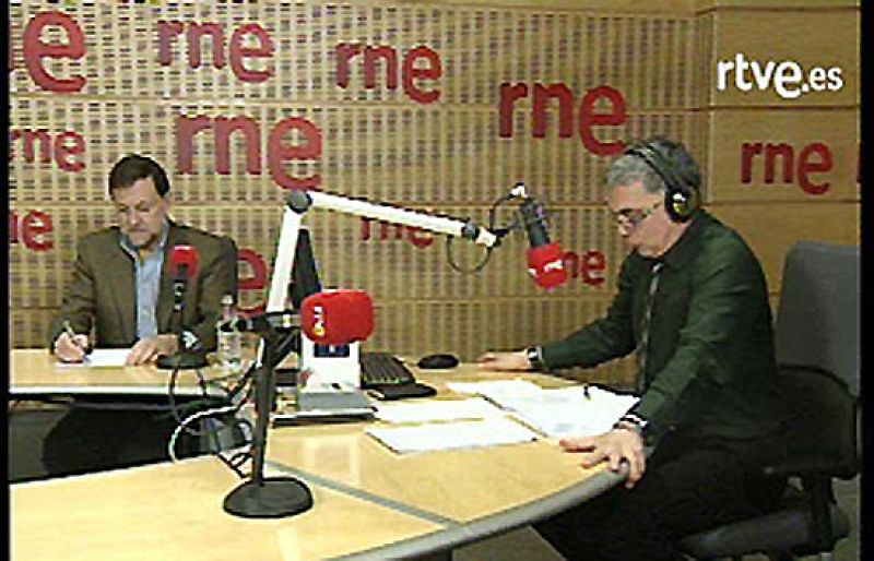 Rajoy culpa del aumento del paro a la "inacción" y la "improvisación" del Gobierno socialista