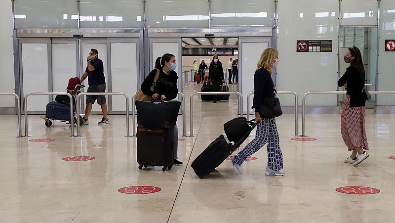 Madrid pide al Gobierno que restrinja los vuelos de países con una alta tasa de Covid-19