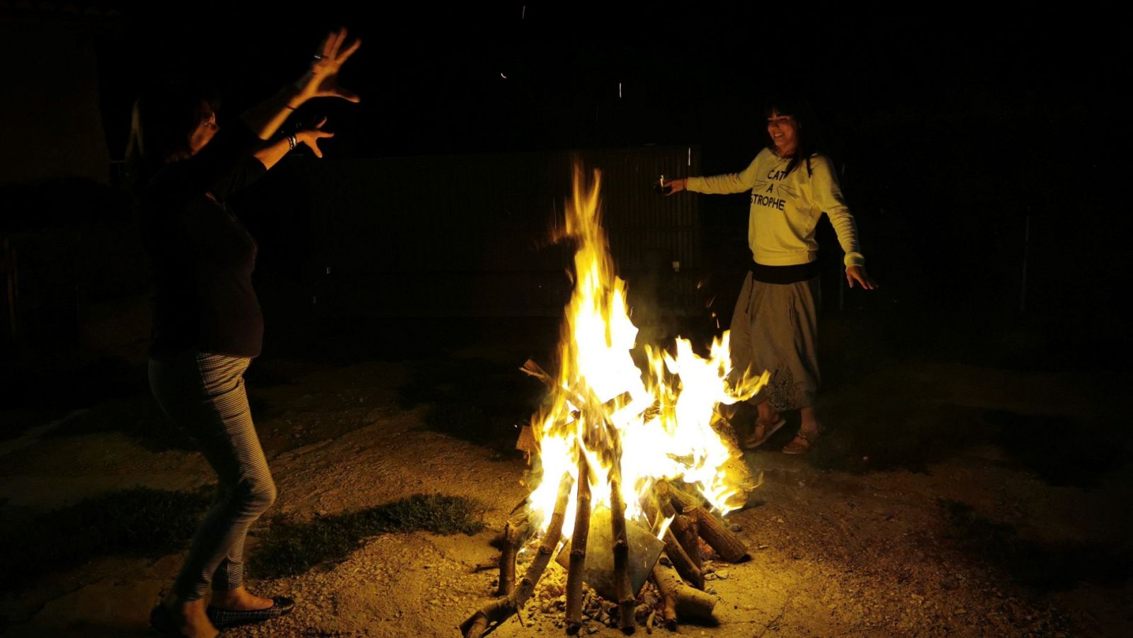 Una noche de San Juan atípica: algunas playas cerradas, menos hogueras y grupos reducidos para evitar contagios