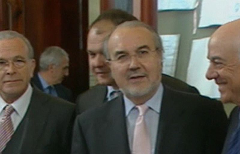 Solbes pide a la banca que "traslade" el crédito a familias y empresas