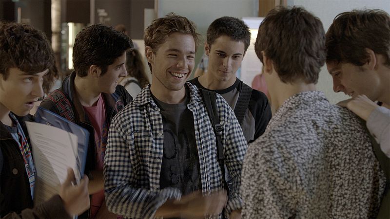 Dónde y cuándo ver 'Merlí': la serie completa, gratis en Playz