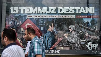 Turqua impone cadena perpetua a 121 militares por el fallido golpe de 2016 contra Erdogan