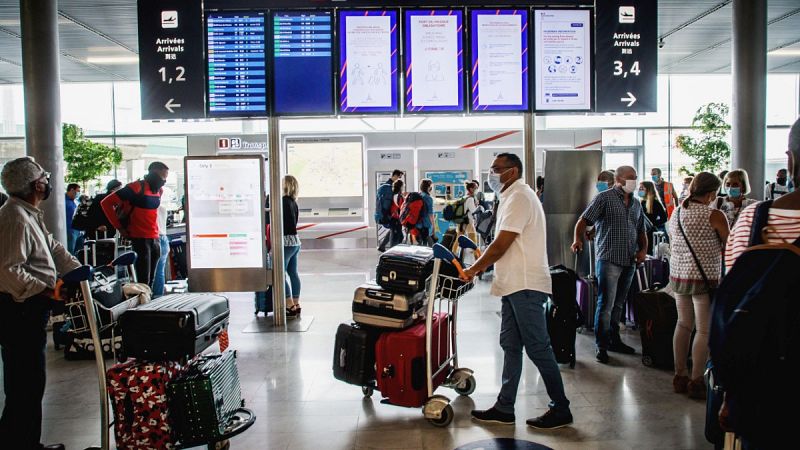 Reino Unido contempla eliminar el 6 de julio la cuarentena a los turistas que regresen desde España