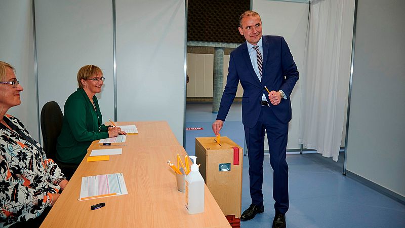 Jóhannesson, reelegido presidente de Islandia con más del 92% de los votos